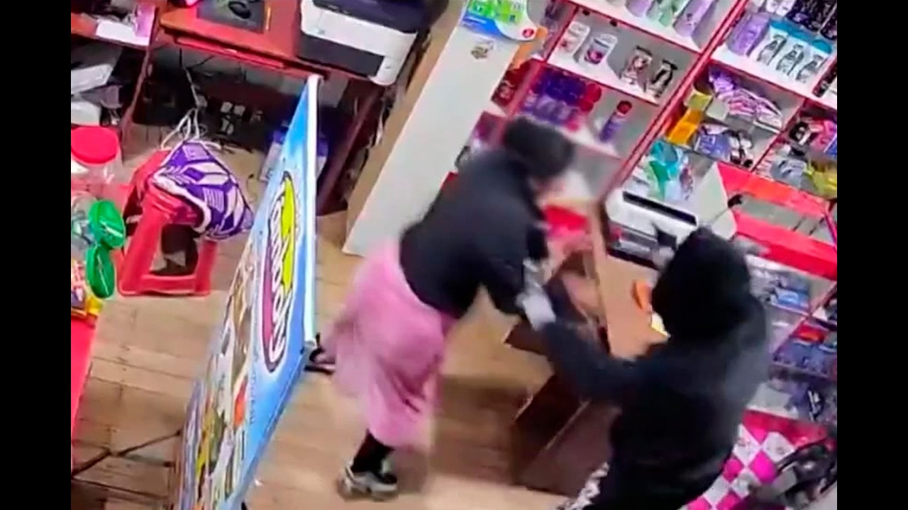 Puno: Delincuentes encañonan a trabajadora de botica y huyen con el botín