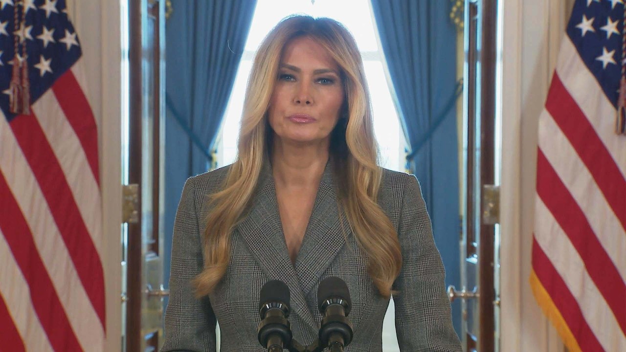 Melania Trump Calls On Congress To Have Public Epstein Hearing