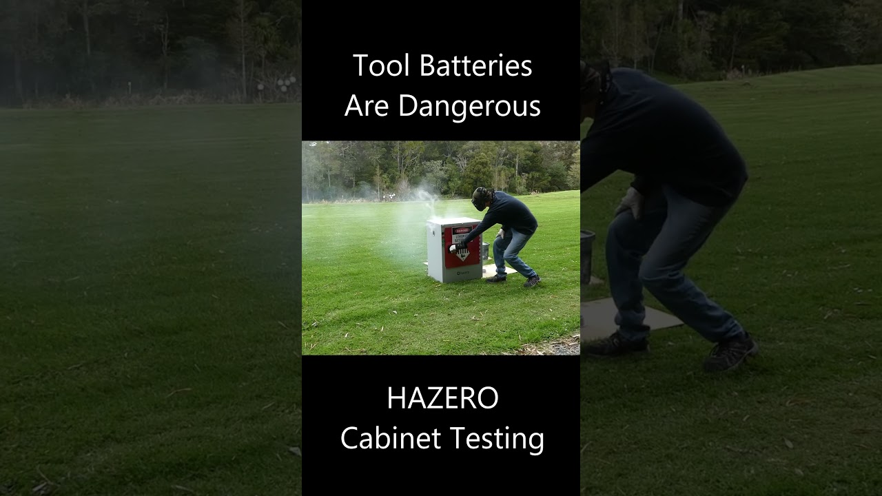 Шкаф с литиевой батареей горит! 