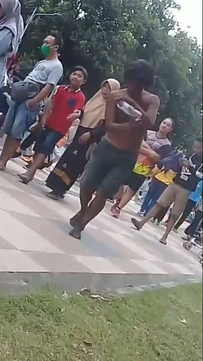 viral,orang gila joget di tengah2 ramai orang' di CFD#shorts #share #viral #viralvideo