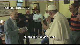 ⁣Papa visita residencia de sacerdotes ancianos enfermos, para darles las gracias