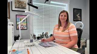 WATCH: Owner of Rigby art studio paints a night sky