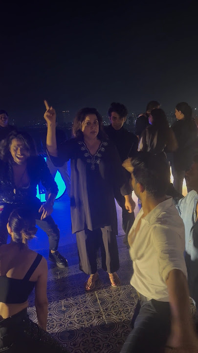 Grooving On Chaiya Chaiya Song! @FarahKhanK  #shorts