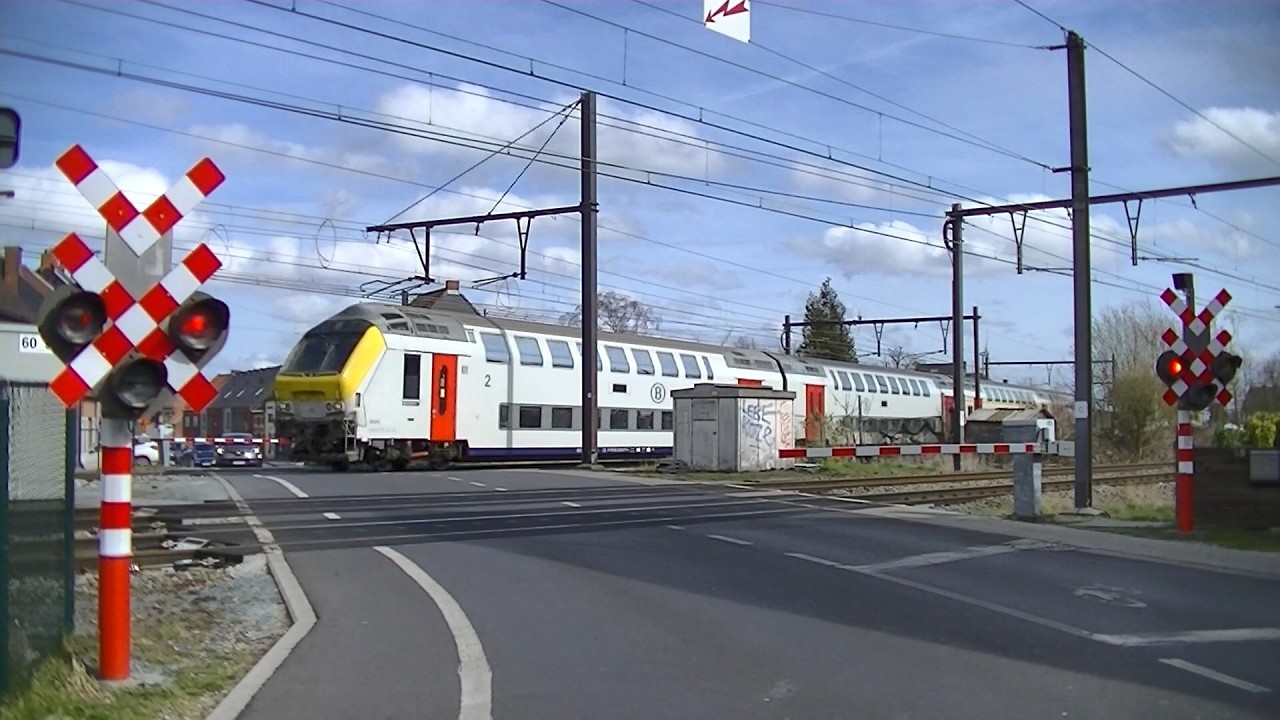Spoorwegovergang Dendermonde (B) // Railroad crossing // Passage à niveau