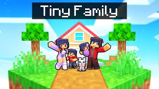 Having a TINY FAMILY  in Minecraft! screenshot 3