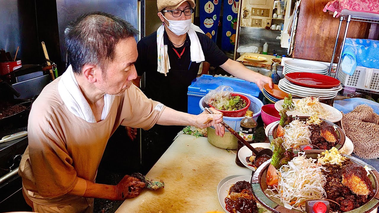 岡山【 岡山県のソウルフード！黒色の焼き飯！？】あっさりした味わいで洋食と合う絶妙なバランス！お客殺到！《キッチンかいぞくランチタイム》