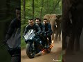 كرستيانو رونالدو و ليونيل ميسي و محمد صلاح يهربون من فيل عبر موتور مطاردة مثيرة دراجة نارية