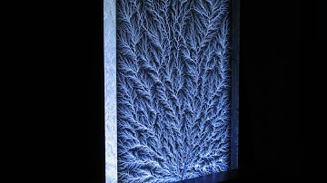 Huge 2.5 Million Volt Captured Lightning Sculpture Being Discharged