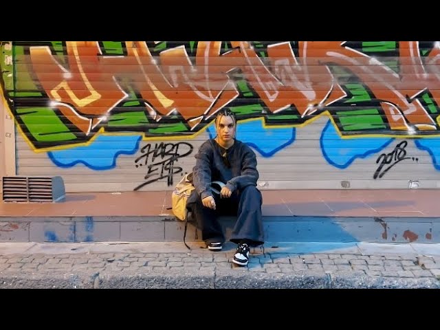 Guarda Ahlam Bakkali - A7LAMI (Official Music Video) 2024 | أحلام البقالي - احلامي su YouTube Guarda Ahlam Bakkali - A7LAMI (Official Music Video) 2024 | أحلام البقالي - احلامي su YouTube