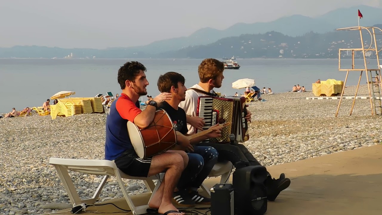 Грузия до запрета, Батуми приморский бульвар грузинские пацаны играют ...