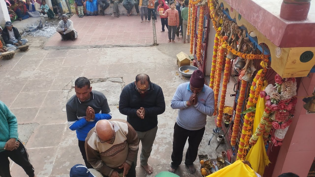 pahadi vlogger pinki butola is live आपका स्वागत है मेरे लाइव चैनल में हमारे गांव में पांडव नृत्य🙏