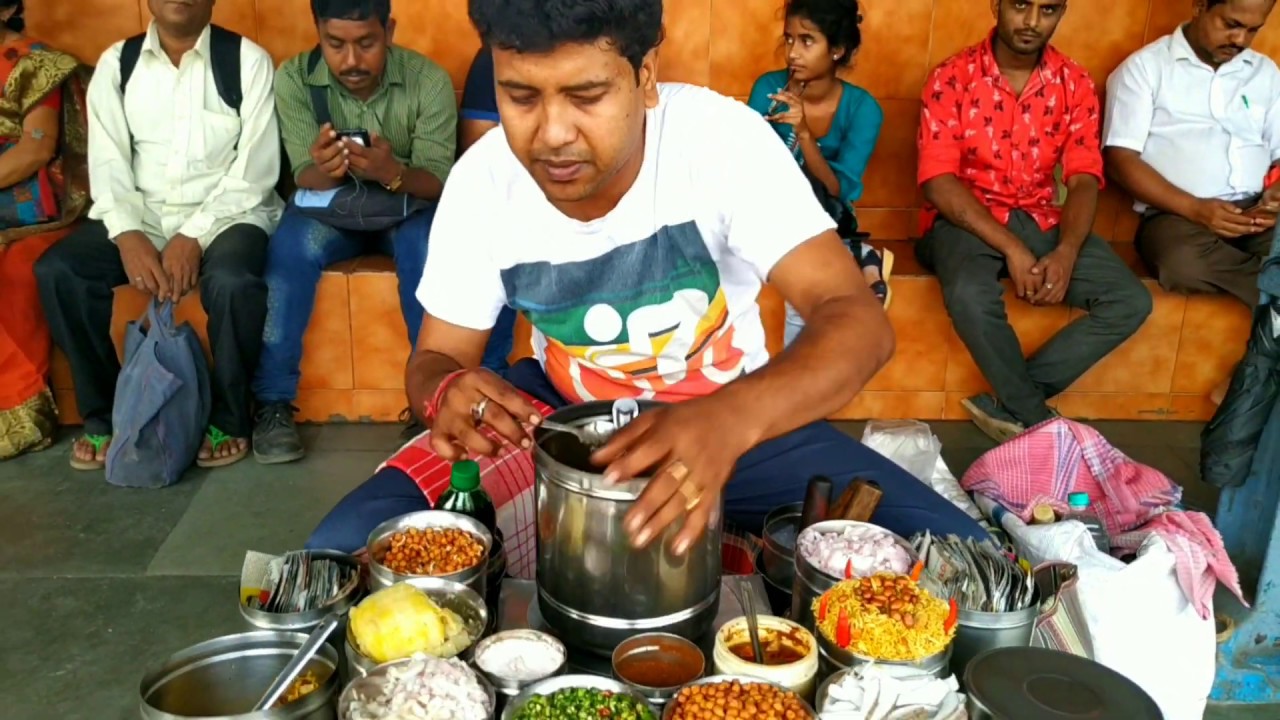 Indian Street Food - Masala Muri ( Jhal Muri ) - Chire Mixture, Chanachur Mixture at Bandel Station