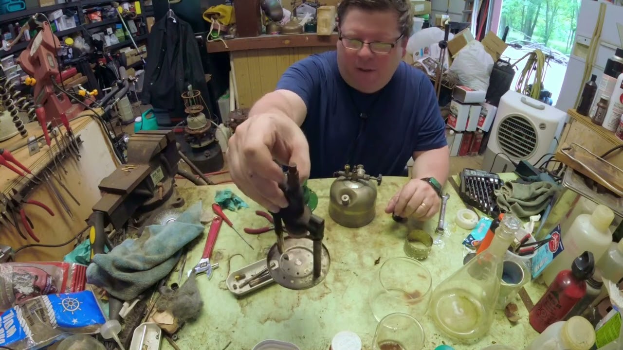 On The Bench: Coleman 249 Single Mantle Kerosene lantern - YouTube