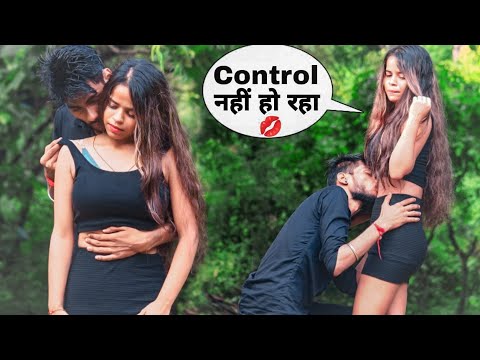 नई पड़ोसन से मिला अकेले में ||Real Kissing Prank || Ashish Panday