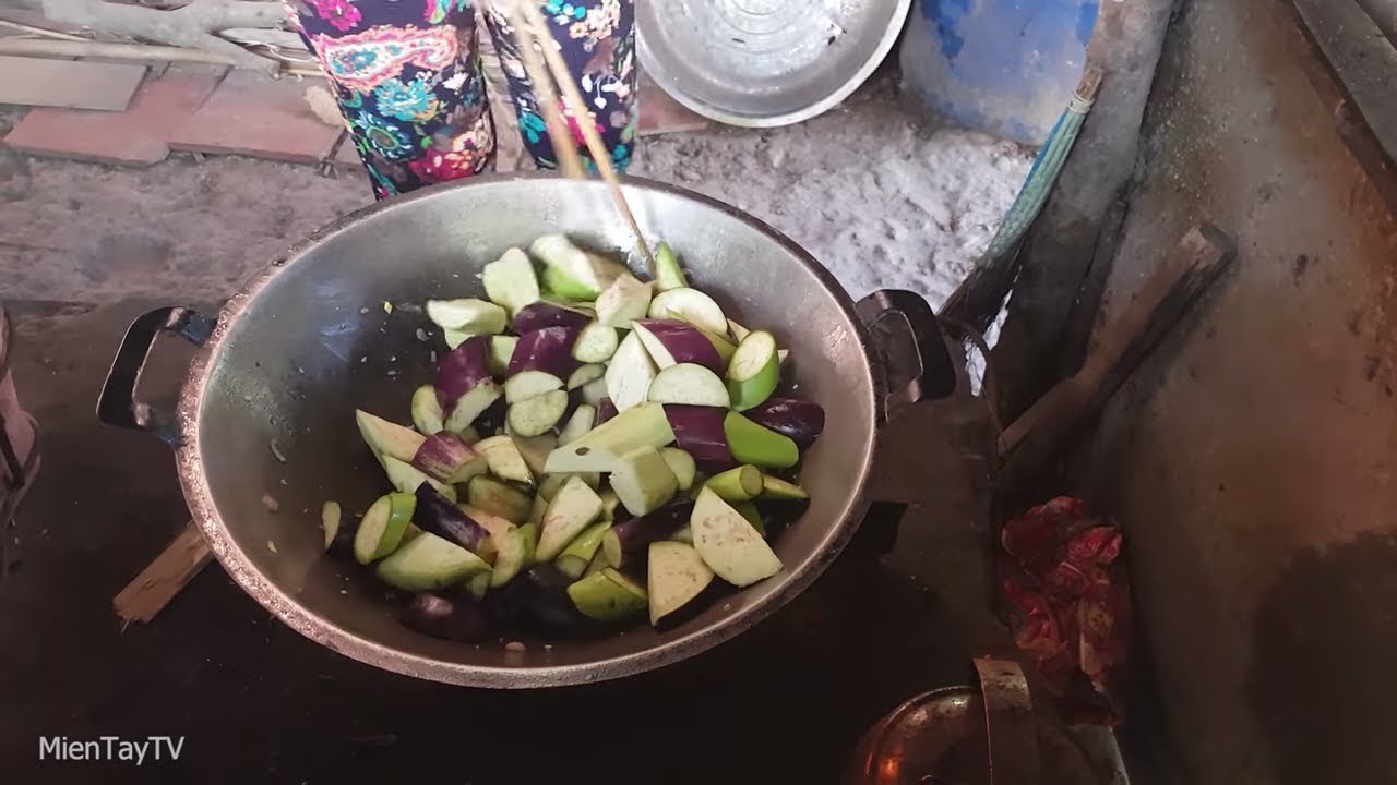 CÀ OM THỊT BA RỌI [Miền Tây TV] - YouTube