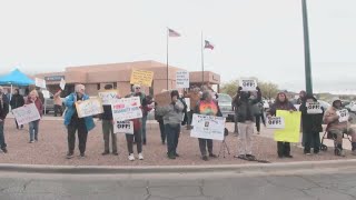 El Pasoans take part in nationwide 'Hands Off' protest