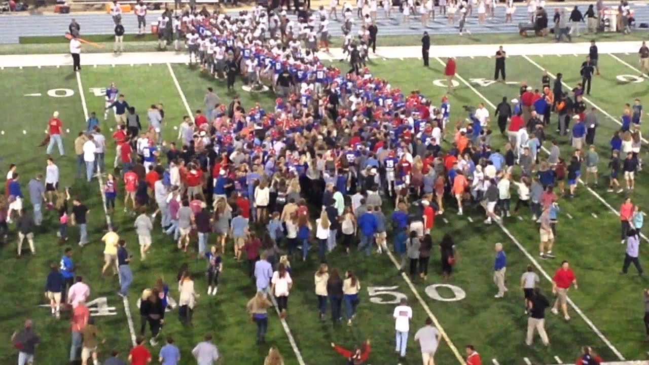 Watch the crowd rush the field after Vestavia beats Hoover - YouTube