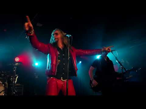 Kee Marcello performs