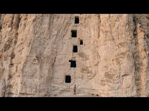 Video ¿Quién Excavó Estas Puertas Gigantes en lo Alto de la Montaña Sin Caminos o Máquinas?
