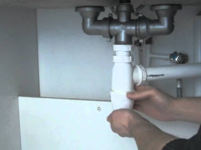 Comment déboucher un siphon de lavabo ? 