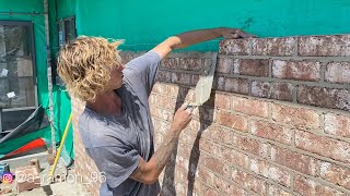 Aussie Bricklayer Alec Laying Bricks at Height