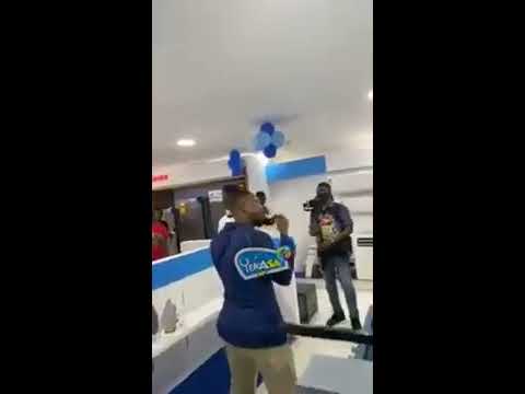 watch-full-video,-kelvyn-boy-beaten-by-stonebwoy's-former-bodyguard-in-ashaima