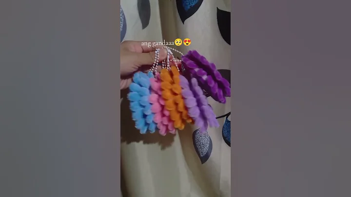 #mirrorkeychain #minimirror #mirror #keychain #fuzzywireflowers #fuzzywire #pipecleaners #gerbera