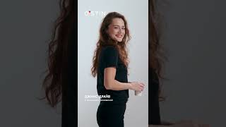 Ангелина Поплавская в черных свободных джинсах O’STIN