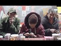 农村四哥：王四一家吃年夜饭，老爸专门整了张超大号桌子，真是热闹