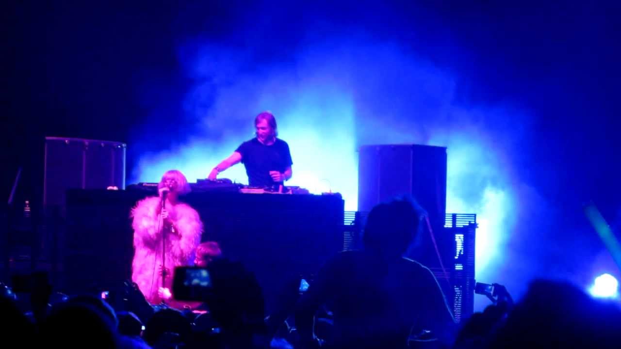 David Guetta - Memories Live at V Festival 2010 - YouTube