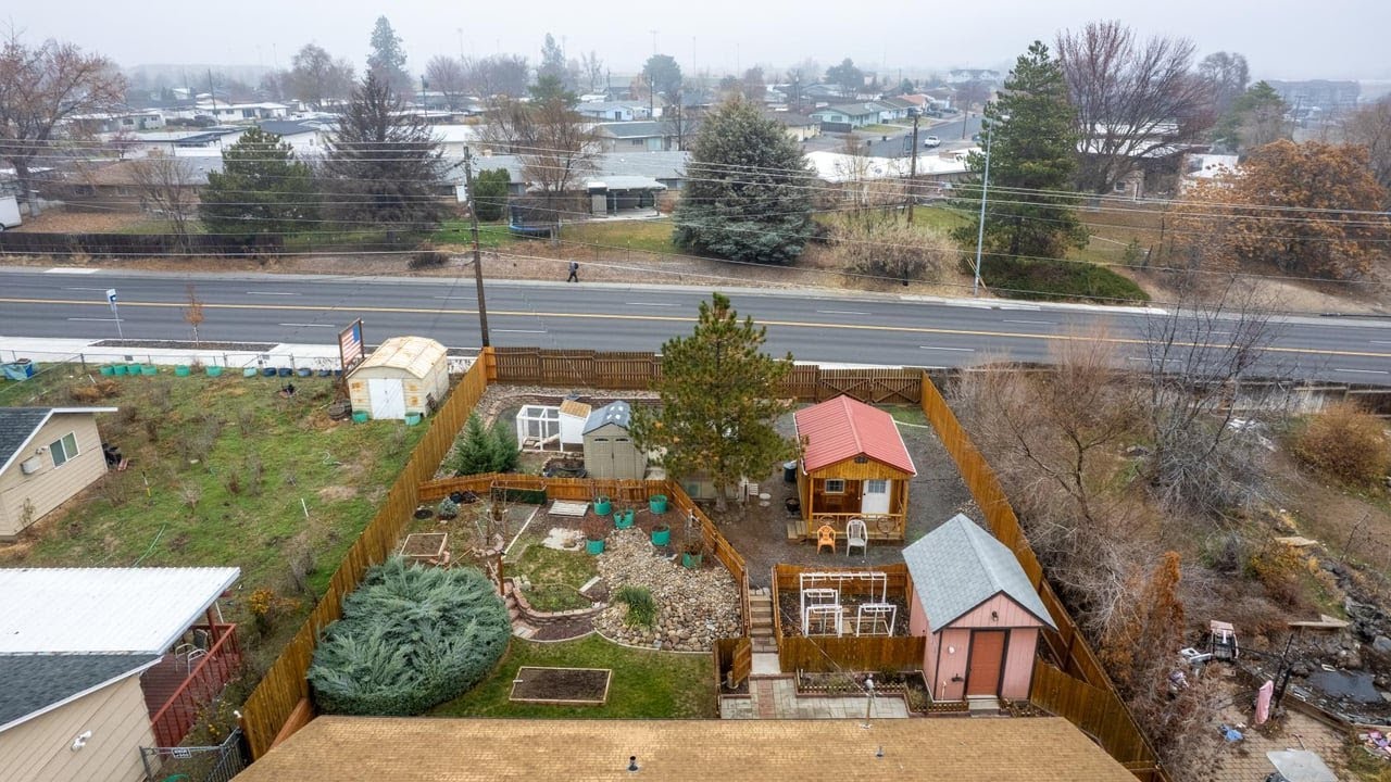 614 W Loop Dr, Moses Lake, WA