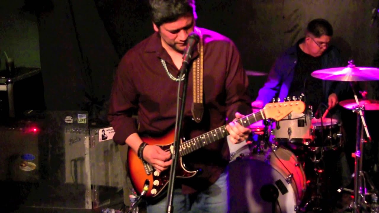 ''RED HOUSE'' - INDIGENOUS  @  Callahan's.   Jan 2015