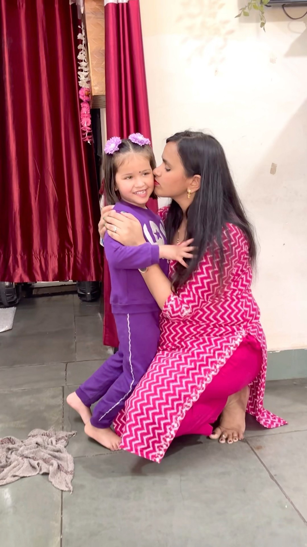 Vedika loves her mother very much ??