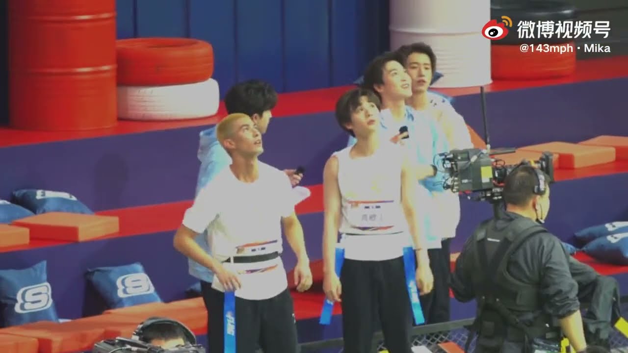 [Fancam] INTO1 members congratulate team mika on the rugby win🥰💚💚