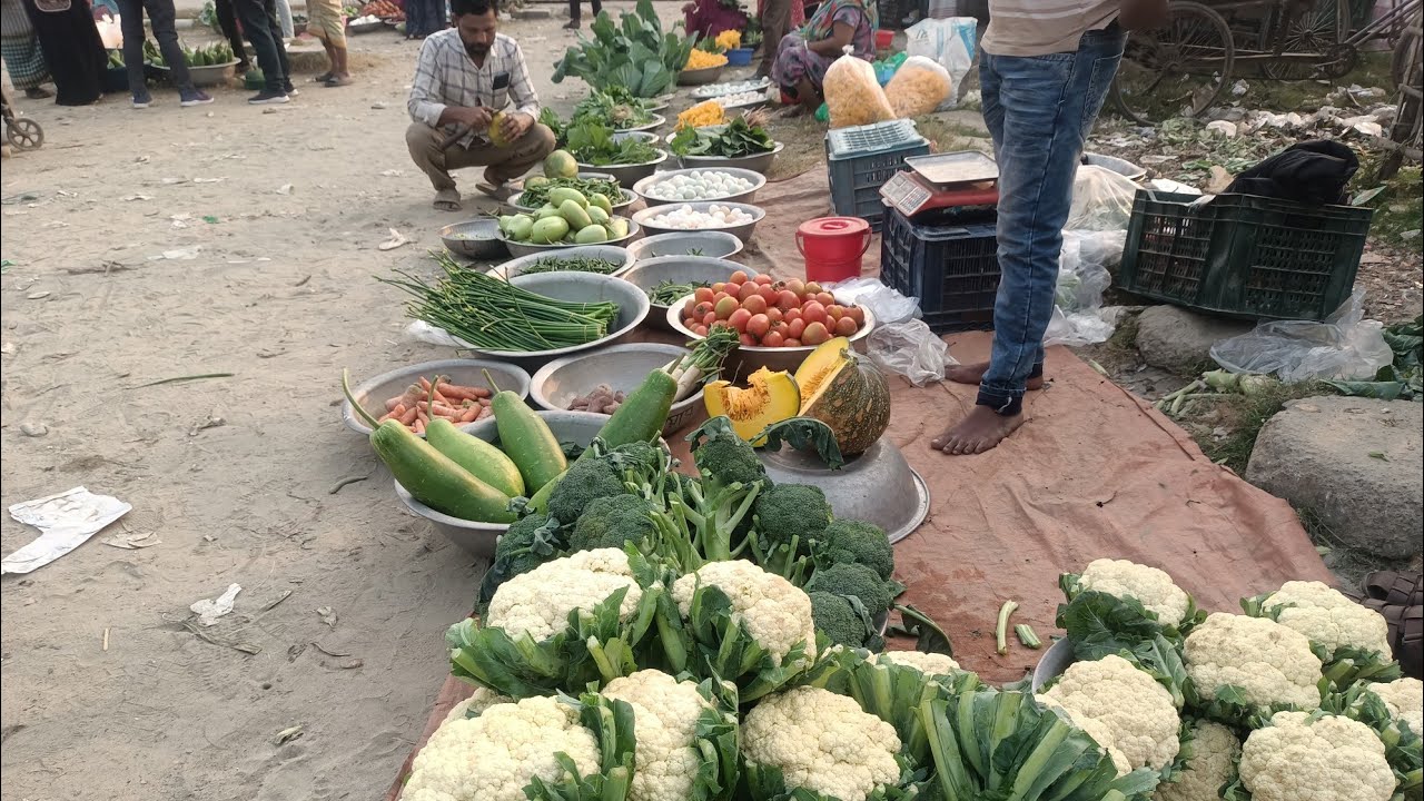 উত্তরা দিয়াবাড়ি 16 আটিবাজার। গ্রাম্য পরিবেশের একটি সুন্দর  বাজার। সবজিগুলো অনেক টাটকা🥰😍 is live