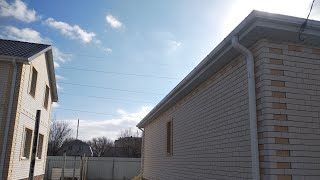 Карниз и водосточная система для вальмовой крыши одноэтажного дома