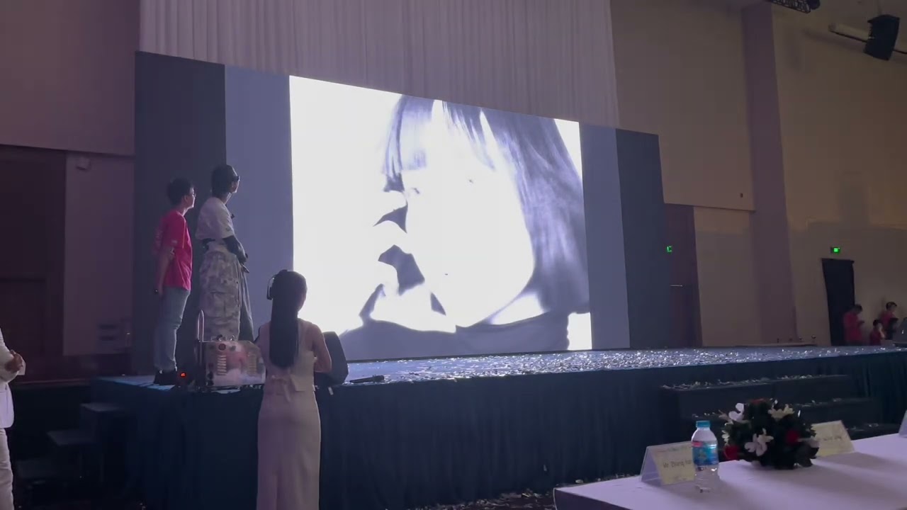 Tác phẩm Master LIXI làm nhiếp ảnh ở xứ tỉ dân mà ổng nổi như sao hạng A. 