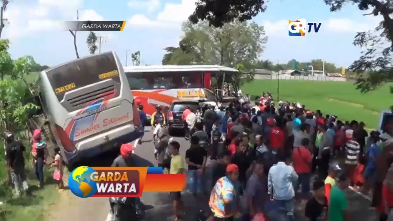 NGAWI - 3 Bus dan 1 Minibus Terlibat  Kecelakaan  Beruntun