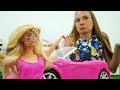 Видео для девочек. Барби ЧИНИТ машину! Мамы и дочки.