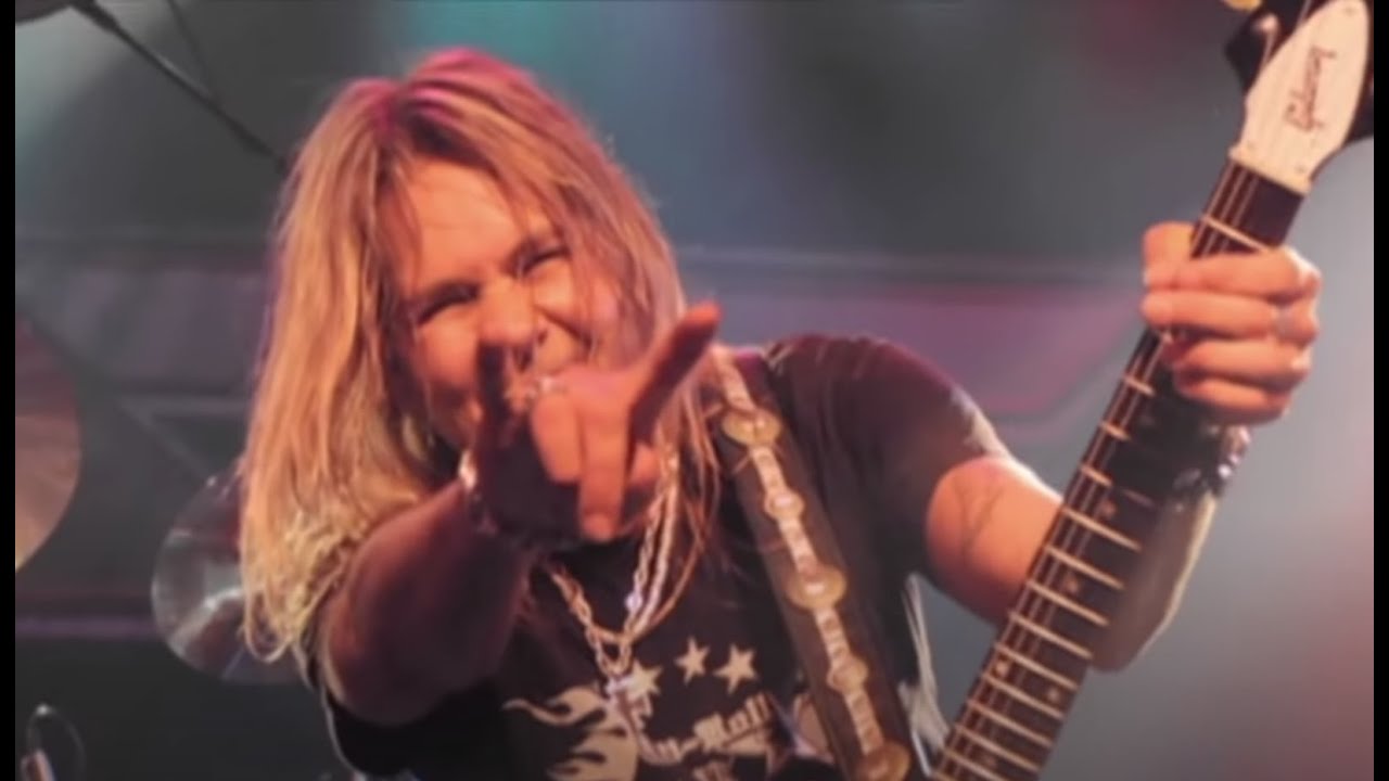 ⁣RATT - Eat Me Up Alive (Official Music Video)