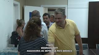 Comitiva formada por autoridades de cidades da região...