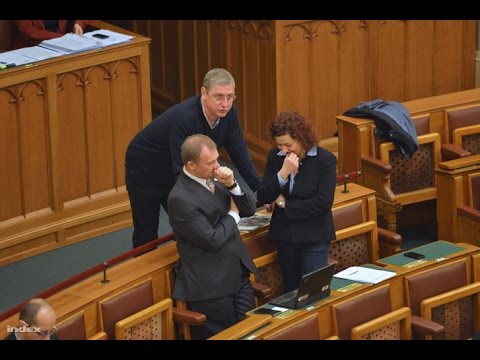 Puzsér: Az egész ellenzék adja vissza a mandátumát