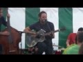 Keller Steff spielt auf der geschmiedeten Gitarre in Thalmannsfeld