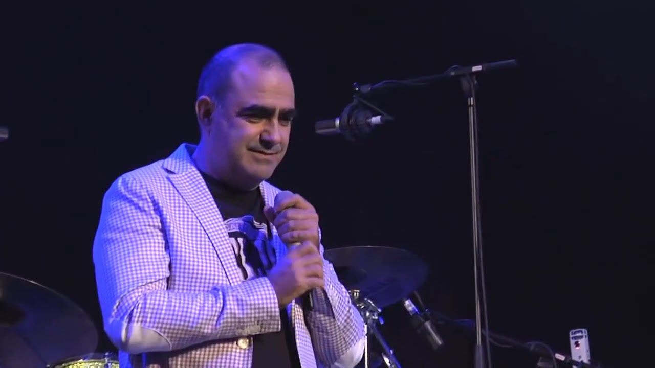 CLIP Vittorio Cosma (aka Carmelo) imita Pino Daniele - Carroponte 2013 Elioelst Album Biango