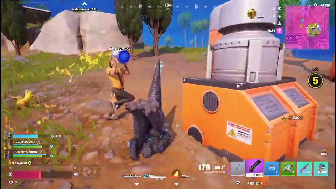 Dwight and Michael from the office is helping me to get oh win on Fortnite