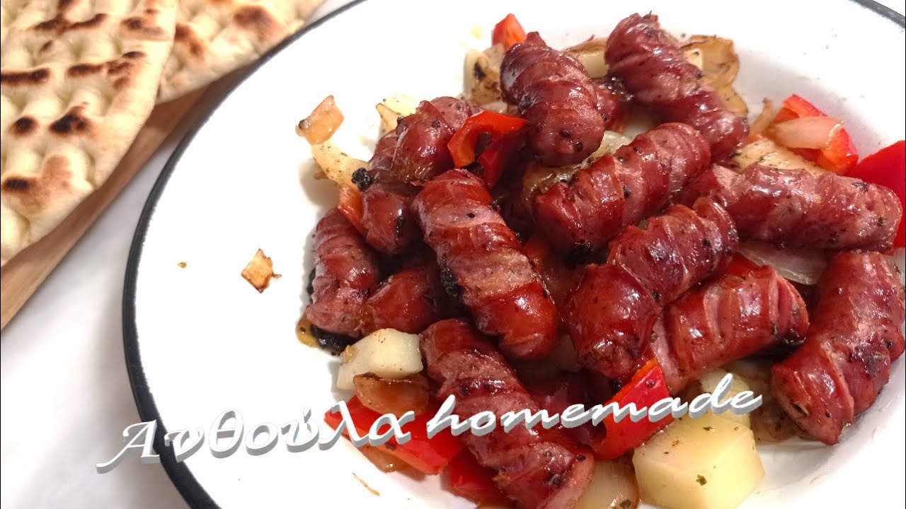 Λουκάνικα χωριάτικα τηγανιά συνταγή με πιπεριά Φλωρίνης, κρεμμύδι και γραβιέρα | Loukanika Tigania