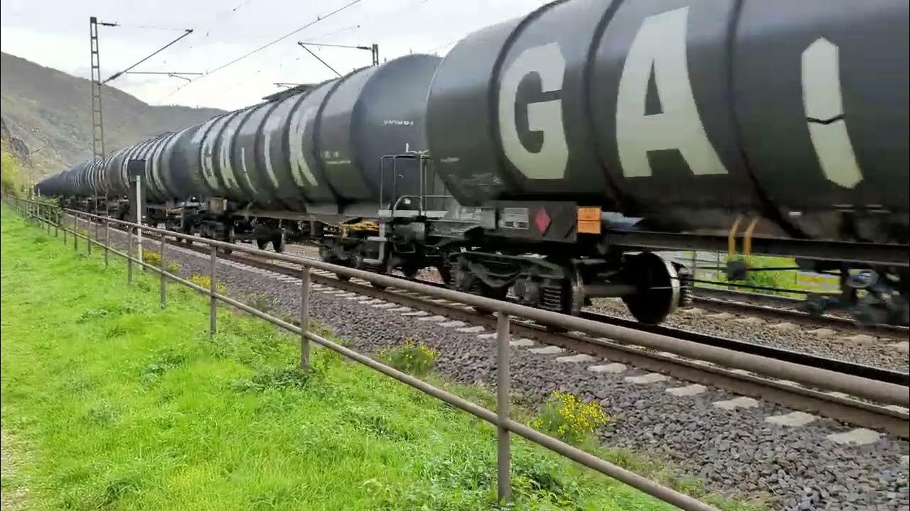 Kessel Wagen Zug im Rheintal unterwegs hier bei Kamp Bornhofen in