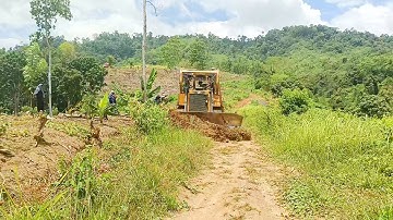 Outstanding Job CAT D6R XL Bulldozer Operator Cleaning Plantation Road