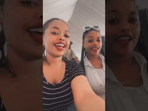 مبسوطه من السائق التايوتا