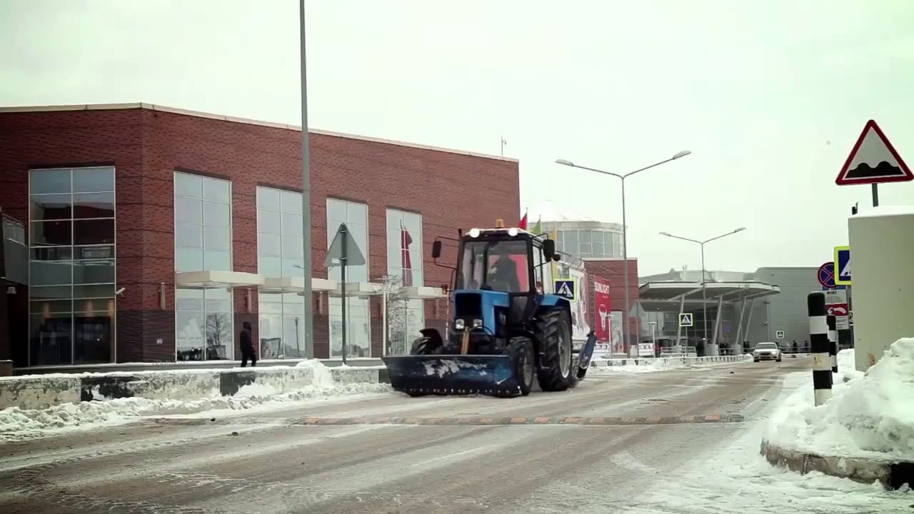 Уборка территории в зимний период - YouTube